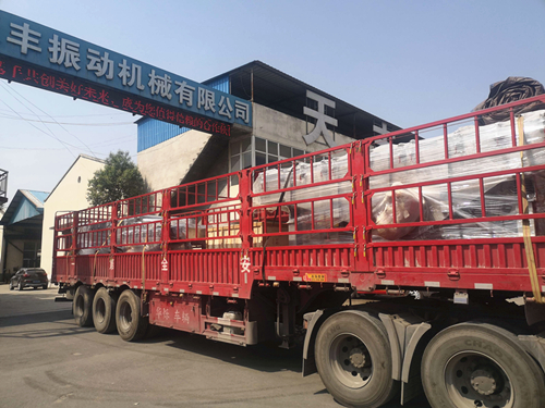 全不銹鋼噴砂直線振動篩已發貨,請袁經理注意查收！